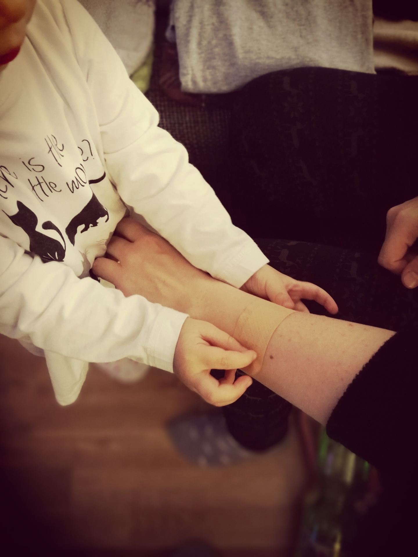 Show your personal plaster moment with Hansaplast example photo