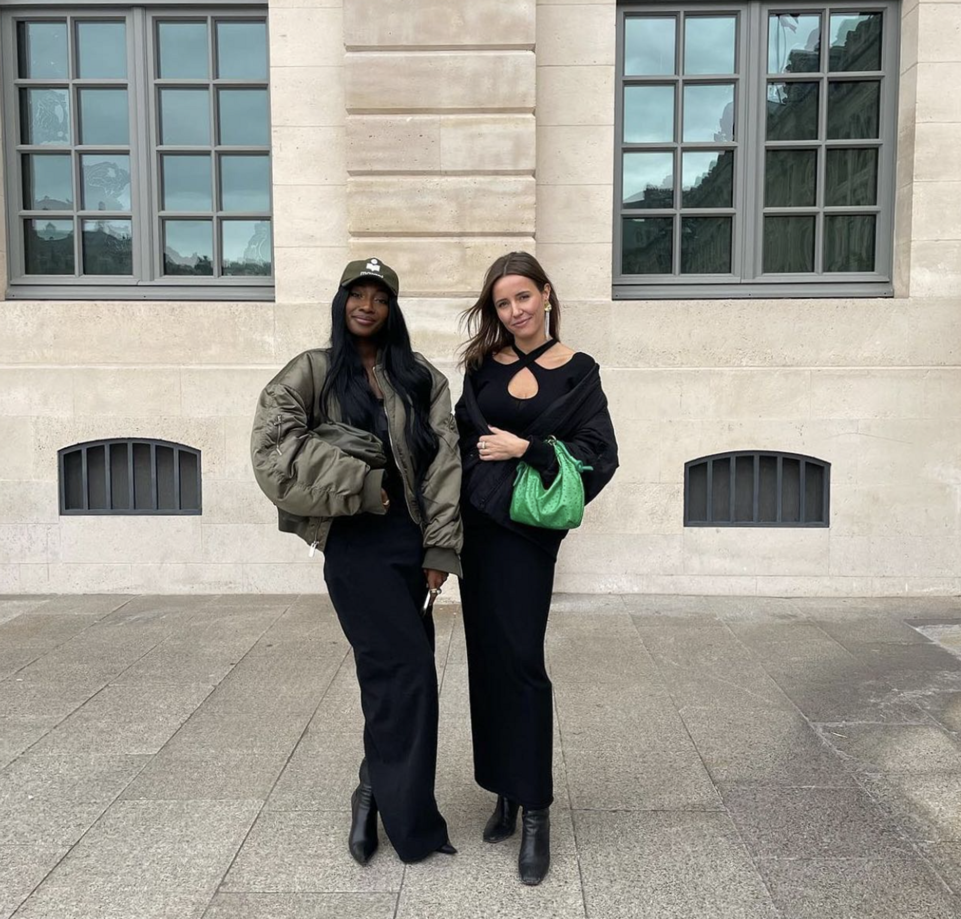  Share your fashion shots with Mandel! 💫 example photo