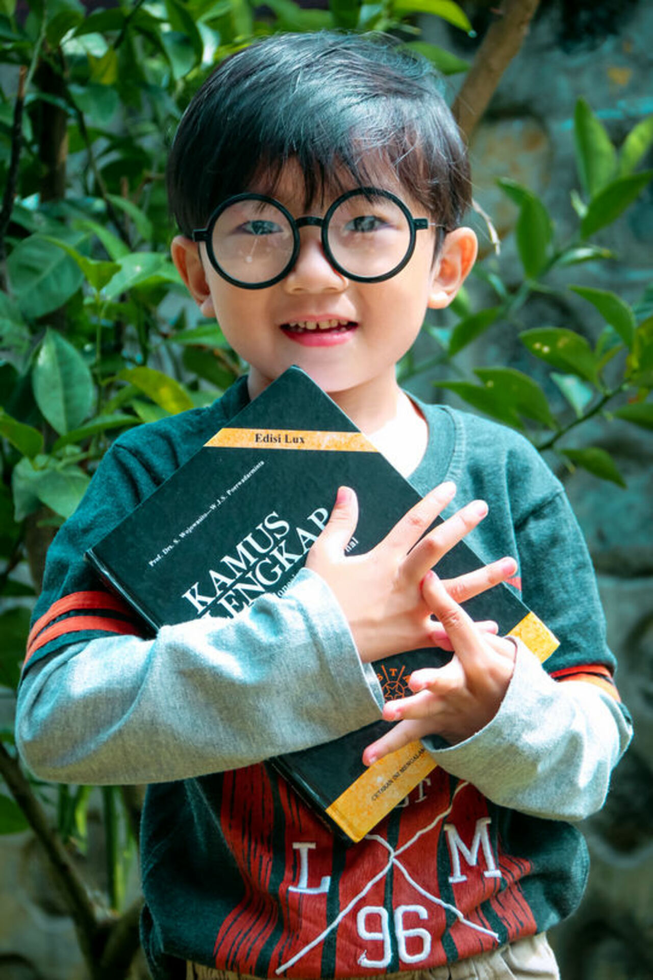 Giving mission: Share knowledge with Wikipedia example photo