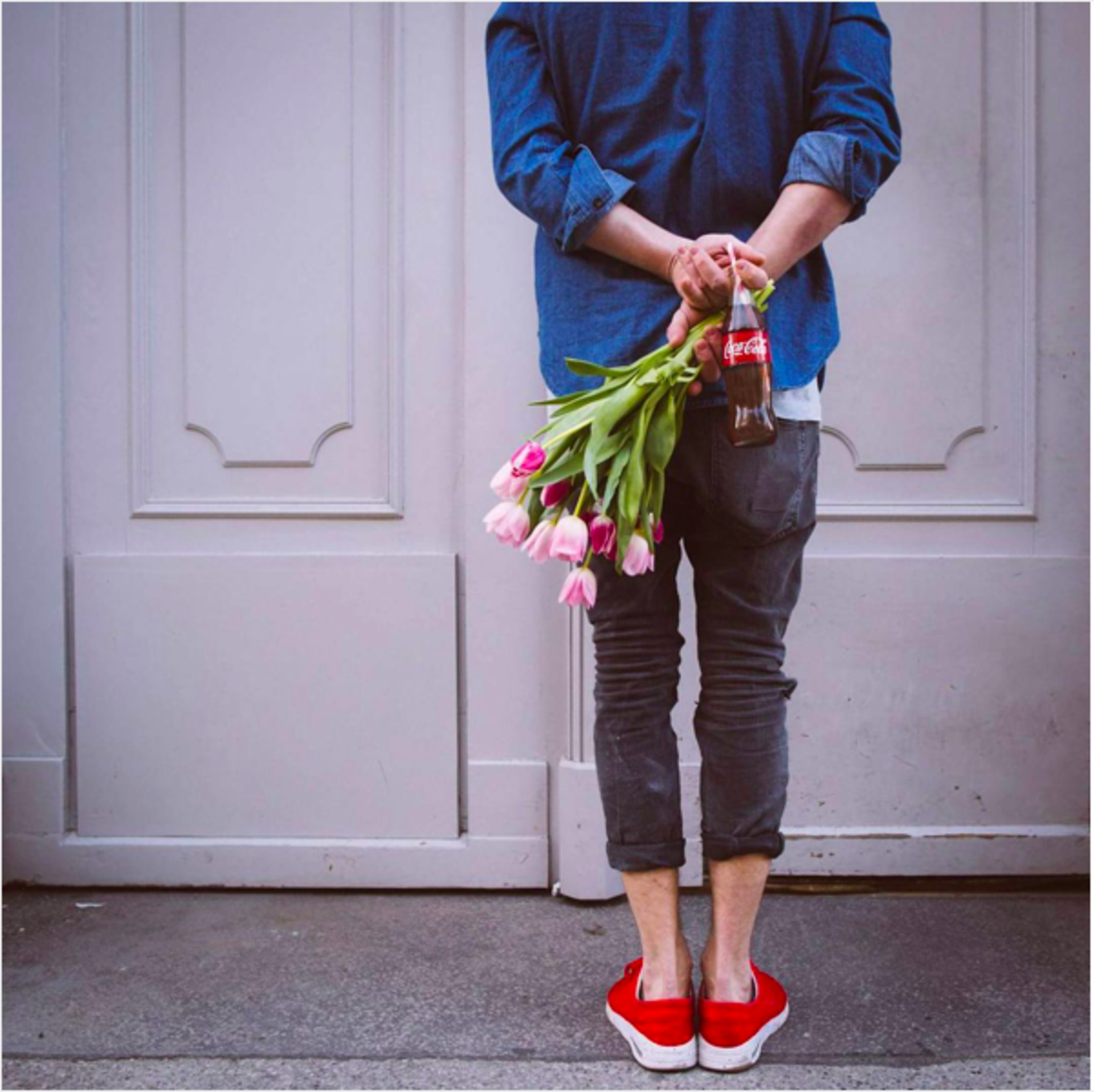 Coca-Cola: Sharing moments with friends  example photo